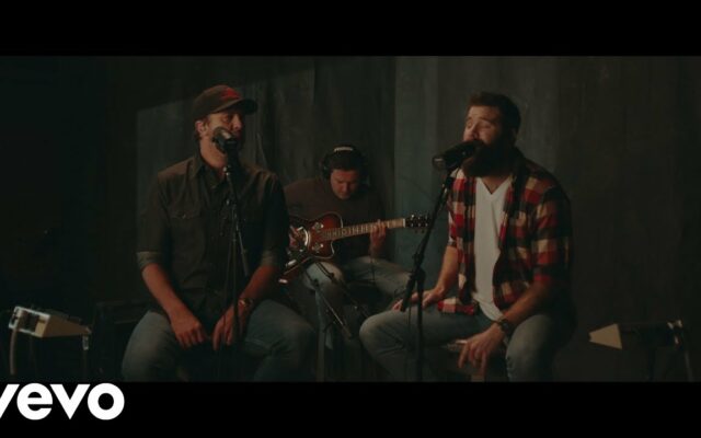 Jordan Davis & Luke Bryan-BUY DIRT Acoustic Performance